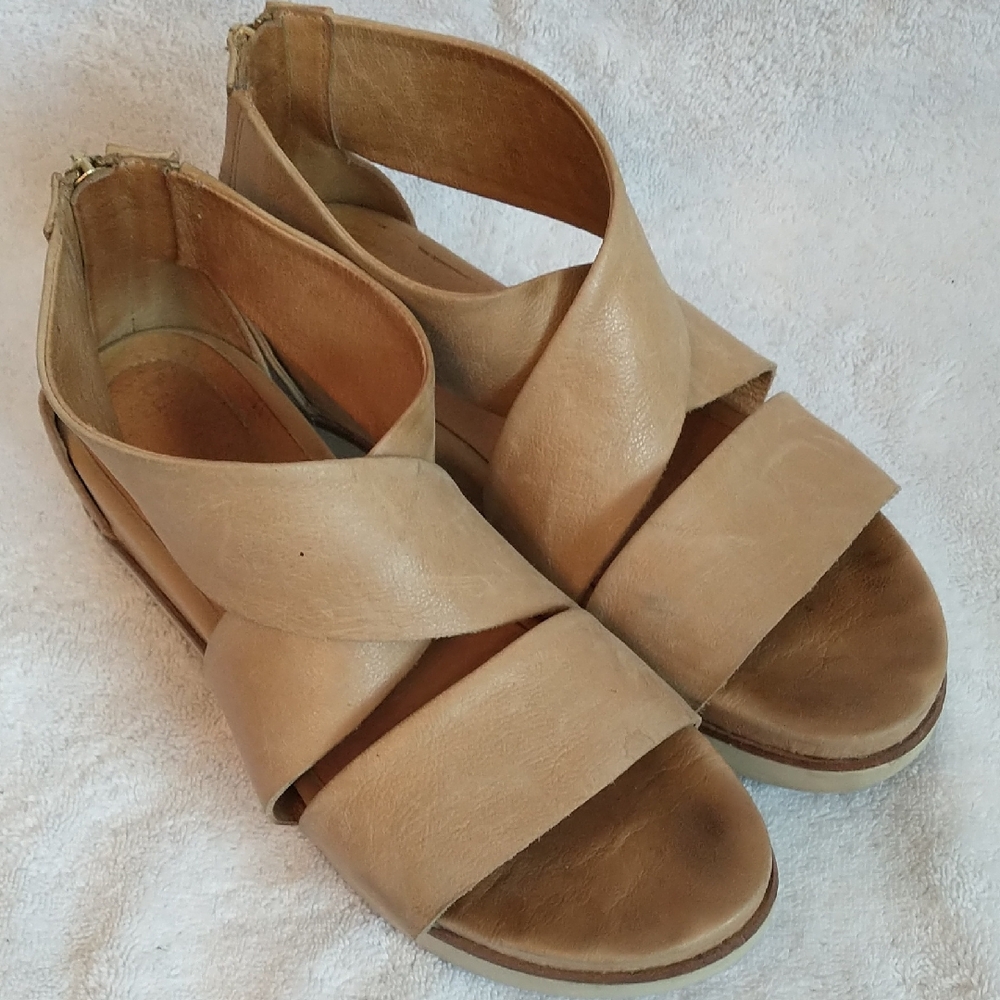 Bussola‎ Wide Strap Sandal Postdam Style, Buttery Soft Leather, Size Women's 9.5